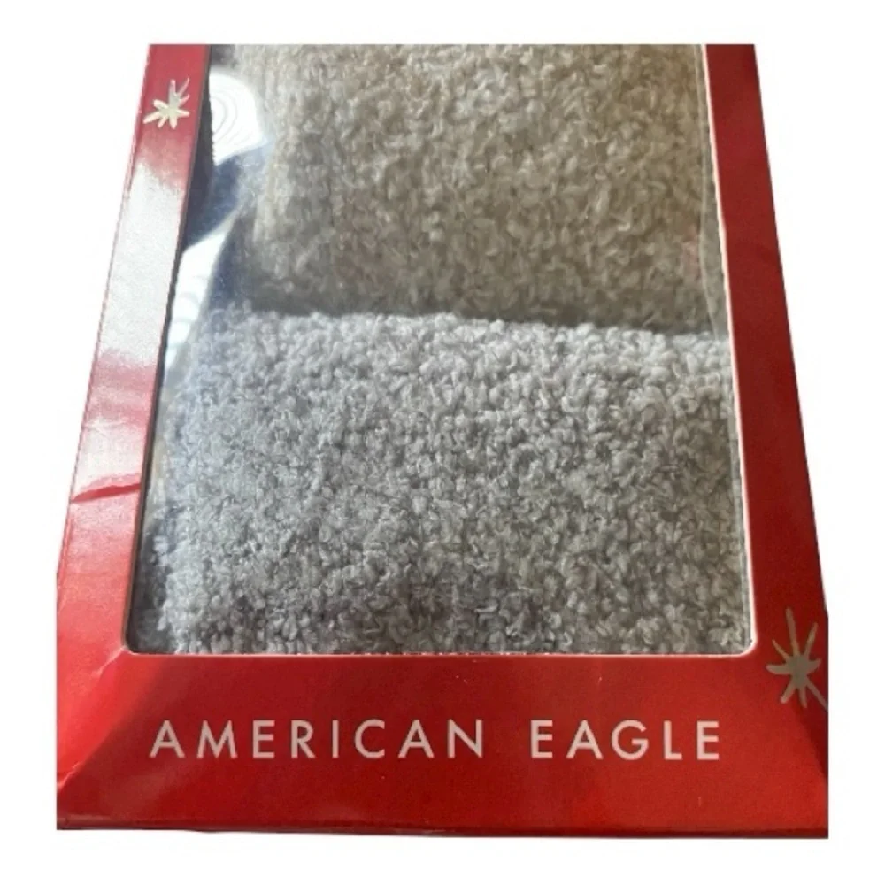 NWT-AMERICAN EAGLE-THREE PACK OF PLUSH SOCKS